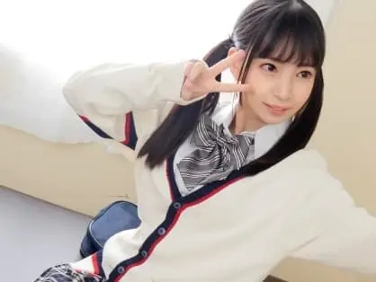 Aカップ コトネ19歳 ツインテールの似合う低身長スレンダー制服娘をスクール水着に着替えさせヌルヌルエッチ。貧乳すぎてぶかぶかのスク水にあえてハイソックスは脱がさずにマンコ部分にローションをぶっかけチンポを擦りつける。尻コキ・素股だけのはずがバックでチンポを挿入されツインテールをハンドルにして華奢な体を突かれまくる。生チンポの快感には勝てずにイキまくっちゃう低身長貧乳美少女がエロすぎます。
