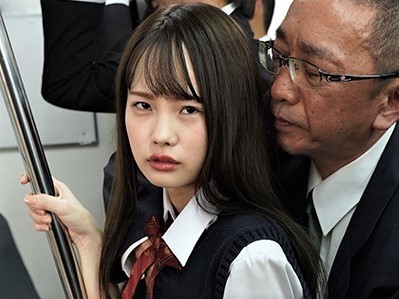 【松本いちか】満員電車で触られて助けを求めて見つめてくる美少女の手マンで膝をガクつかせてイク様子を眺める。