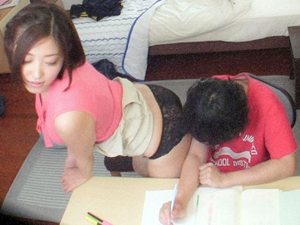 【水野朝陽】思春期チンポが大好きな巨乳家庭教師が隠しカメラでショタを誘惑する様子を自ら撮影!