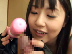 童顔痴女がM男を電マで亀頭責めして強制射精させちゃう！つぼみ